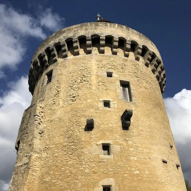 photo la tour marguerite est le dernier vestige des fortifications qui entouraient la ville d’argentan (orne) au moyen âge.  ©  archives ouest-france