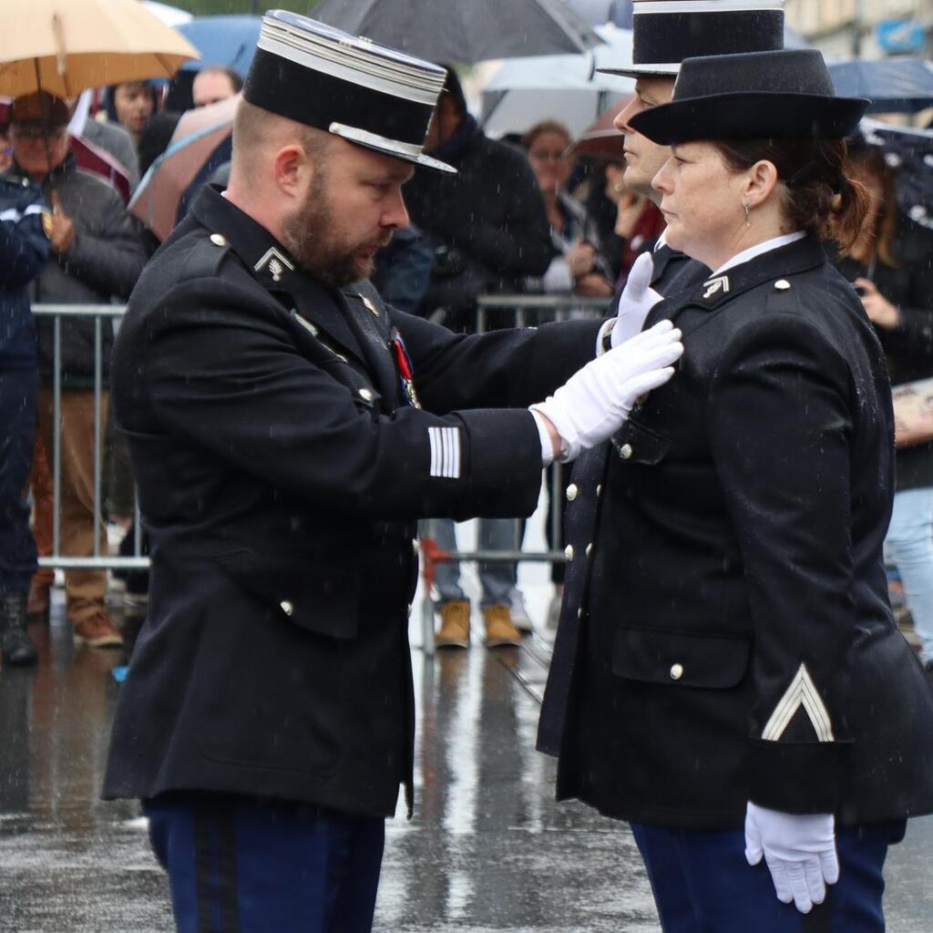 Le député de la Manche demande une médaille militaire pour les porte- drapeaux