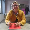 photo  karine mullet, maire d’aigné (sarthe), a le sourire au moment où elle se confie sur son mandat. 