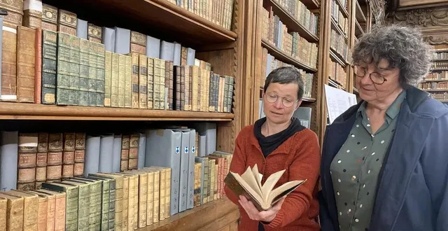 photo  emmanuelle bitaux, directrice du réseau des médiathèques, et fabienne mauger, vice-présidente de la communauté urbaine d’alençon, chargée des équipements culturels, dans la salle de la chapelle de la médiathèque aveline.  &copy;  ouest-france 