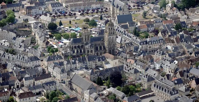 photo  une vue aérienne d’argentan dans l’orne avec, au centre, l’église saint-germain.  &copy;  stéphane geufroi / archives ouest-france 