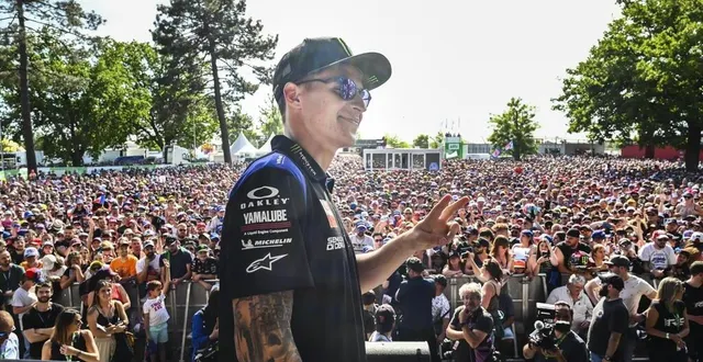 photo  mille motards partiront du centre-ville du mans en direction du circuit ce mercredi 10 mai 2023. fabio quartararo ouvrira le défilé.  &copy;  archives le maine libre – denis lambert 