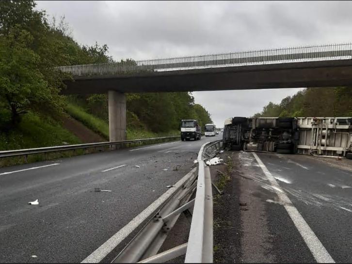 Sarthe. Un Camion De Semences Couché Sur L’A11 : L’autoroute Rouverte ...