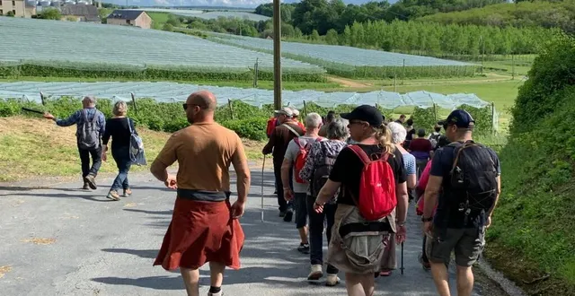 photo  300 marcheurs ont participé, dimanche, à la rando-fermes organisée en amont du comice agricole cantonal.  &copy;  ouest-france 