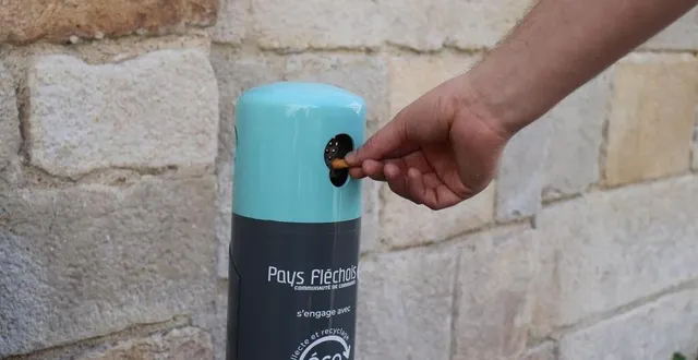 photo  études, nouveaux cendriers, filière de recyclage ou aspirateur : le pays fléchois s’attaque à la pollution des mégots de cigarettes.  &copy;  ouest-france 