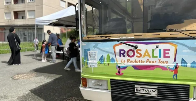 photo  la rosalie, un camion itinérant, propose des activités aux enfants et des temps d’échange aux adultes de coulaines. le tout, directement au pied des immeubles.  &copy;  ouest-france 