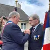 photo luc bourmault, maire, a remis lors des cérémonies du 8-mai la médaille de porte-drapeau, avec diplôme et insigne argenté à, claude engoulvent, porte-drapeau 1939-1945. claude engoulvent a été adhérent à la section unc-afn louplande-souligné de 1996 à 1998, puis depuis 2007.