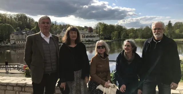 photo  gérard bedouet, catherine deknuydt, élisabeth leprêtre, geneviève et christian pradère ont créé l’association les amis de bagnoles-de-l’orne-normandie pour préserver l’identité de la ville. ils s’opposent au projet d’aménagement du lac.  &copy;  ouest-france 