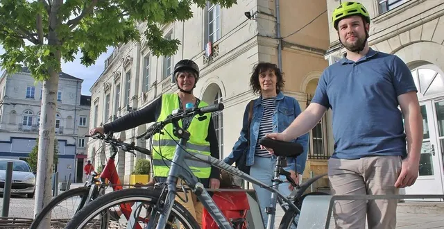 photo  sylvie guyard, martine hurel et adrien valingot, tous trois membres de la commission mobilité de l’association environnementale aime.  &copy;  ouest-france 