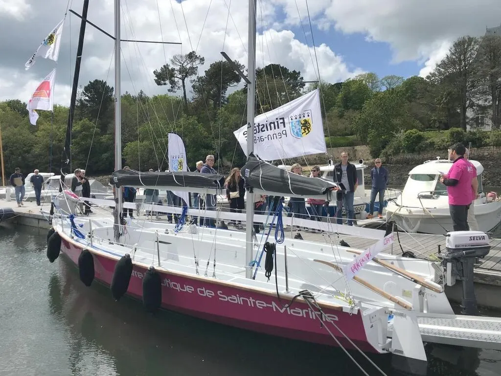 A Combrit, le centre nautique a inauguré le voilier Pink Pearl, dédié à