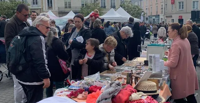 photo  comme ici à écommoy lors du 1er mai, les bric-à-brac sont très prisés en sarthe. dimanche, 27 sont organisés dans le département.  &copy;  archives le maine libre 