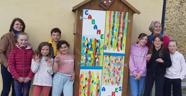 photo  c’est dans la bonne humeur que les enfants ont avec, maryse redureau et cathy tencé, finaliser le projet.  &copy;  le maine libre 