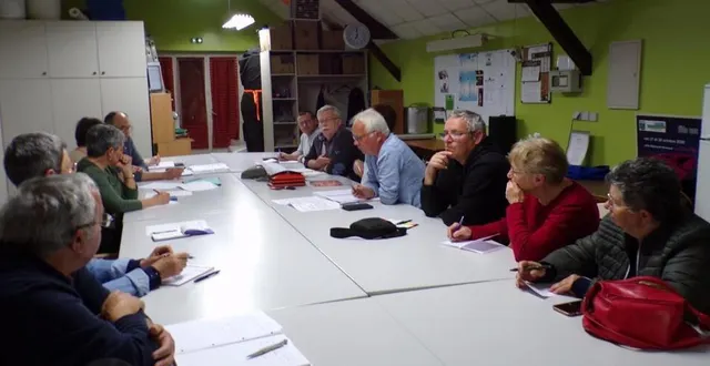 photo  les représentants des associations réunis au local de l’alcs. 
