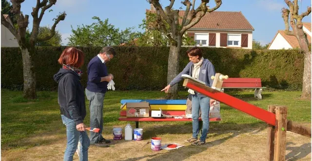 photo  nettoyer, peindre, ramasser des déchets… la journée citoyenne est fédératrice pour la vie du village.  &copy;  ouest-france 
