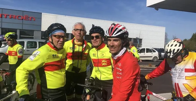 photo  guillaume martin, le parrain de la cyclosportive l’ornaise, qui se court dimanche 14 mai, est venu reconnaître le parcours en avril.  &copy;  ouest-france 