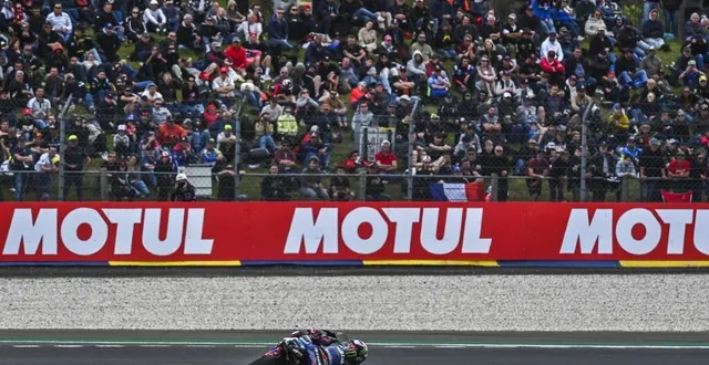 photo  fabio quartararo reste le chouchou du public malgré des sessions difficiles au mans.  &copy;  le maine libre – denis lambert 