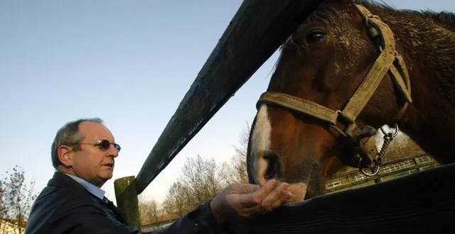 photo  albert cayron?, turfiste devenu éleveur au haras de l’orne à giel-courteilles en 2004.  &copy;  archive ouest-france / stéphane geufroi 