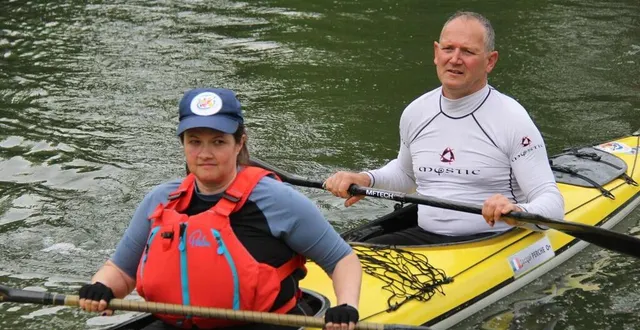 photo  sandra gacic et jacqui perche, du club de canoë-kayak de la flèche (sarthe), ont relevé le défi de la dordogne intégrale 360.  &copy;  ouest-france 