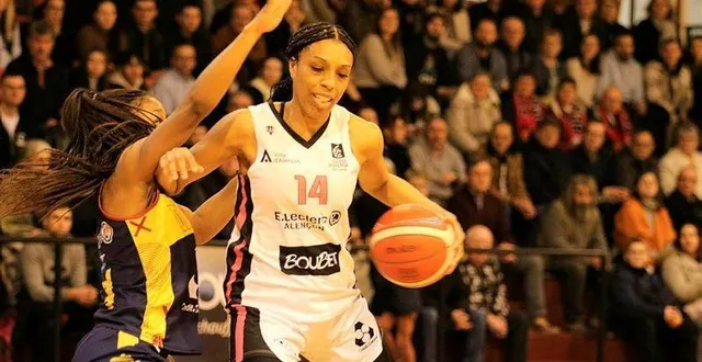 photo  brenda agblemagnon a inscrit dix points pour alençon à nice.  &copy;  archives nathalie douley 