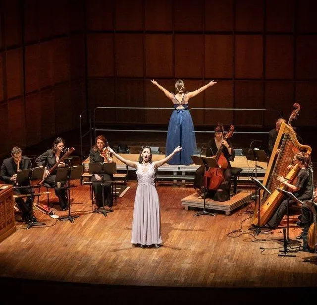 photo l’ensemble cappella mediterranea dirigé par leonardo garcia alarcon clôturera le festival de sablé le samedi 26 août à 20 h 30 sur la scène joël-le theule.  ©  françois de maleissye