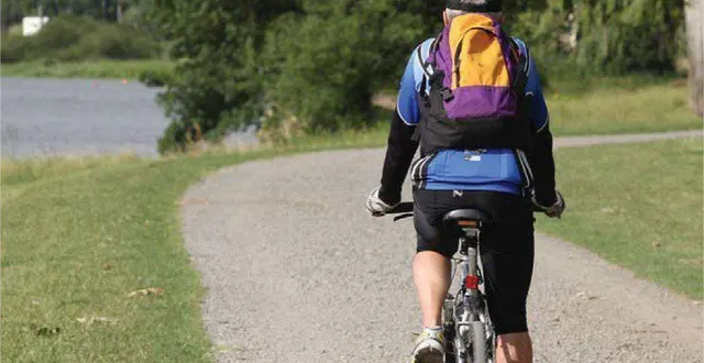 photo  l’itinéraire de la vélofrancette emprunte la vallée du thouet, avant de rejoindre niort et la rochelle.  &copy;  illustration co 
