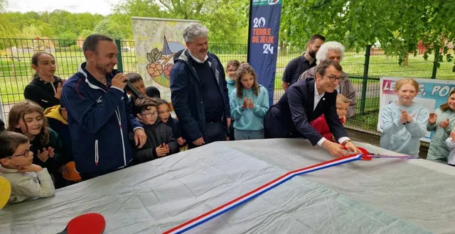photo  gilles erb, président de la fédération française de tennis de table, a inauguré la table de ping-pong, mardi dernier.  &copy;  ouest-france 