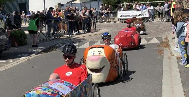 photo  le public a été au rendez-vous de cette première course de voitures à pédales à ecouché-les-vallées.  &copy;  ouest-france 