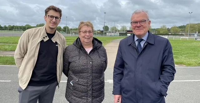 photo  hugo pichot, jeune président du vsf cyclisme, patricia édet, vice-présidente de la communauté de communes de l’huisne sarthoise, et didier reveau, le président de cette communauté de communes, se réjouissent du retour du tour cycliste.  &copy;  le maine libre 