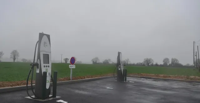 photo  le poste de stockage d’électricité sera installé non loin des deux bornes de recharge route des groscollières à sablé-sur-sarthe.  &copy;  archives 