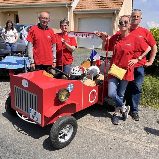 photo première à l’issue de la première descente, l’équipe la rosalie est prête à réitérer l’exploit lors de la deuxième épreuve lors de la première course de caisses à savon d’oizé le dimanche 14 mai.  ©  ouest-france