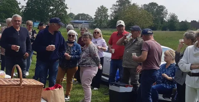 photo  c est sous un beau soleil que le club de pétanque avait pris possession du cadre champêtre de beaufay.  &copy;  le maine libre 
