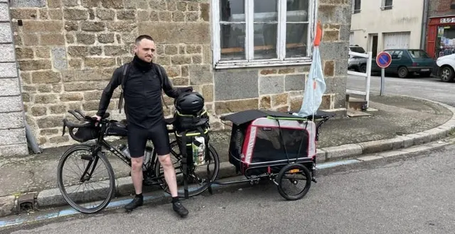 photo  antony vankrinkelen était, samedi 13 mai 2023, sur la place leveneur de carrouges. c’est là qu’il a pris le départ de son tour de france.  &copy;  ouest-france 
