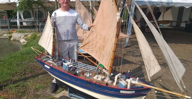 photo  gérard le gallic et sa maquette du guilvinec ont fait l’objet d’un reportage sur thalassa.  &copy;  le maine libre 