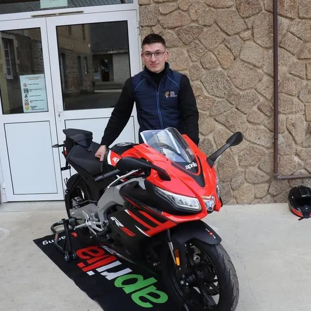 photo lucas le mire, professeur de maintenance moto, est la cheville ouvrière du projet de participer à un championnat d’endurance.  ©  ouest-france