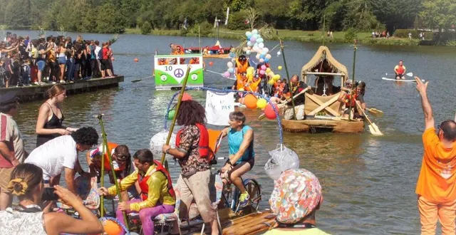 photo  ambiance summer of love pour l’édition 2022 des chéronneries.  &copy;  centre nautique tufféen 