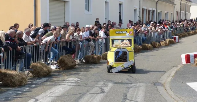 photo  le public était nombreux à la 1re course de caisses à savon.  &copy;  le maine libre 