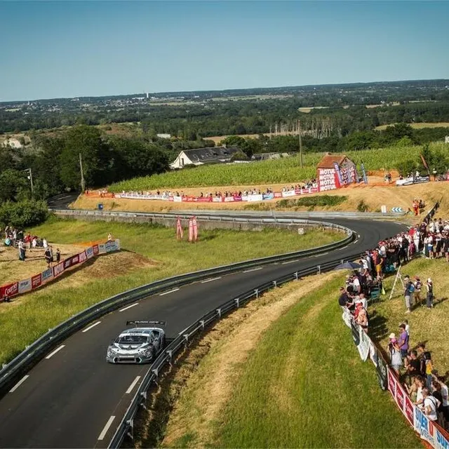 photo le circuit de la pommeraye est dessiné entre les vignes.  ©  nicolas millet