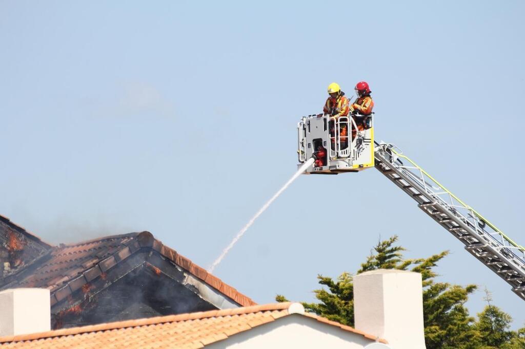 En Images Une Maison En Bois Ravag E Par Le Feu En Front De Mer Des