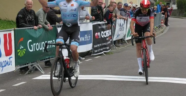 photo  devant louka matthys, alexis gougeard (vc rouen 76) a décroché un joli succès à neufchâtel-en-saosnois.   &copy;  le maine libre 