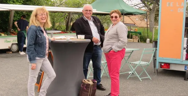 photo  de g. à dr : jocelyne martine, joël juillet et michèle saulou.  &copy;  le maine libre 