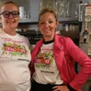 photo sandrine le gall et julie fouquenant du bar de l’isle à pont-d’ouilly (calvados) explique que la fréquentation de leur bar a été légèrement en hausse cette grâce aux extraverties.
