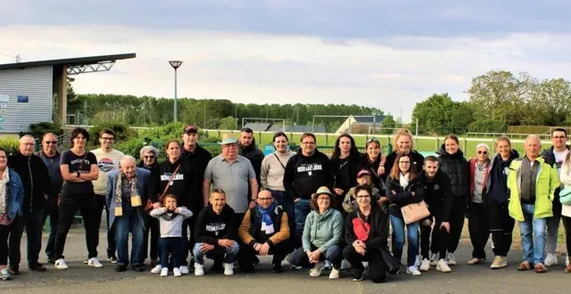 photo  trente-sept belinois du cercle olympique de laigné-saint-gervais ont embarqué dans le bus en partance pour heiligenrode, en basse-saxe.  &copy;  ouest-france 