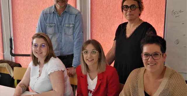 photo  damien houel, le président de l’alcd ; et stéphanie halley, debout, qui encadrent onze formateurs et personnels, ont animé l’assemblée générale pour le bilan 2022 des activités  &copy;  ouest-france 
