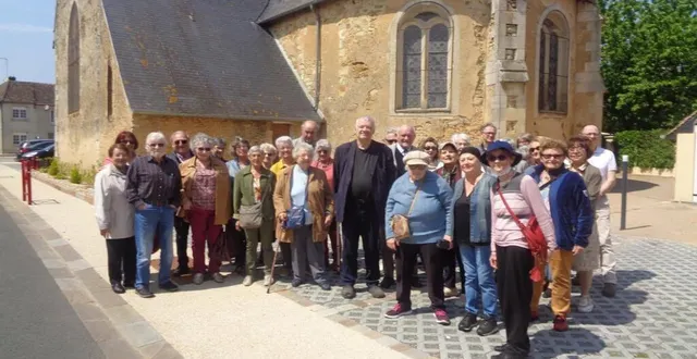photo  les visiteurs devant l’église, lors de la visite patrimoniale.  &copy;  ouest-france 
