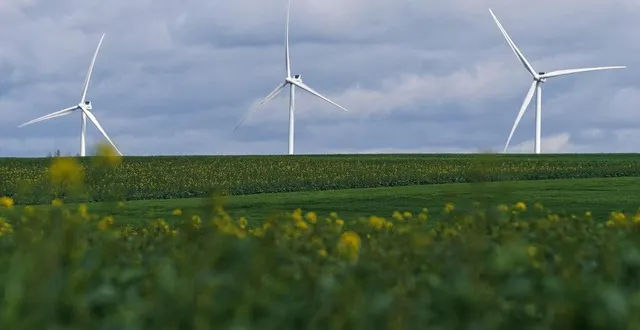 photo  des éoliennes dans la campagne sarthoise, ici à beaumont-sur-sarthe, en 2021. photo d’illustration.  &copy;  eddy lemaistre/archives ouest-france 