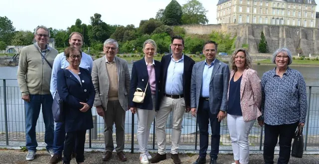 photo  allemands et français se sont retrouvés, notamment pour visiter sablé-sur-sarthe.  &copy;  le maine libre 