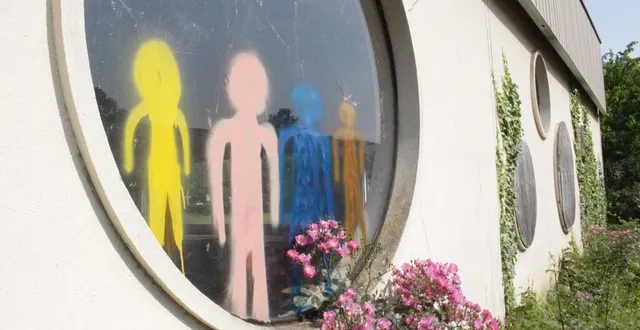 photo  la mairie de la flèche voudrait voir des logements et des services construits à la place de l’ancienne piscine. l’appel à projets a été lancé officiellement ce lundi 22 mai 2023.  &copy;  le maine libre 