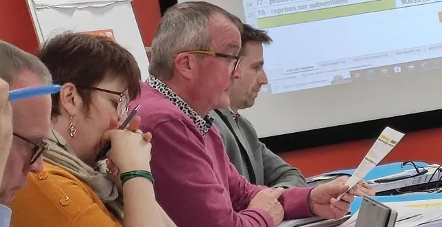 photo  les élus présents ou représentés à la réunion du syndicat intercommunal le 16 mai ont dit non à la sortie de challain-la-potherie.  &copy;  ouest-france 