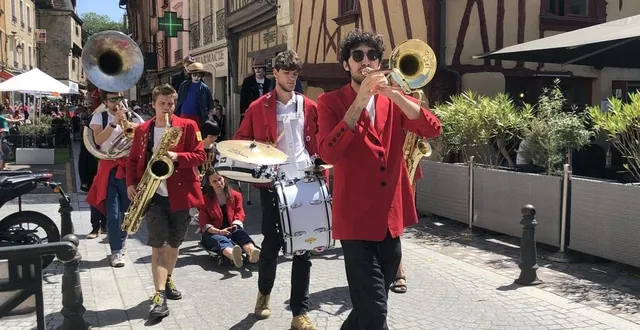 photo  comme chaque année, la parade du festival animera le centre-ville samedi après-midi.  &copy;  archives le maine libre 