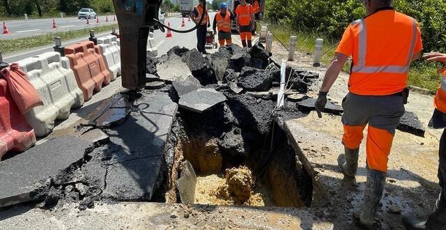 photo  une importante fuite d’eau potable est en cours depuis 8 h 30, mercredi matin 24 mai, à chartres-de-bretagne près de rennes.  ©  ouest-france 